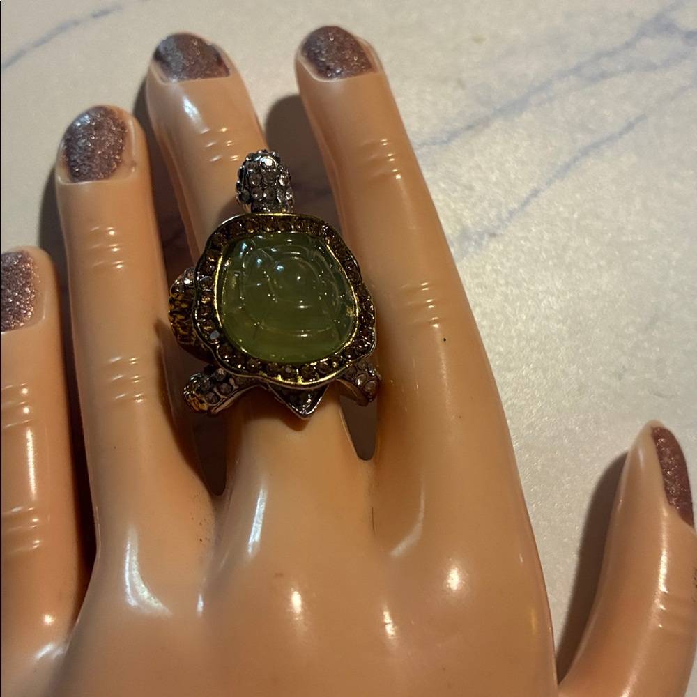Elegant Green & Gold Women's turtle Ring-brand new without tags